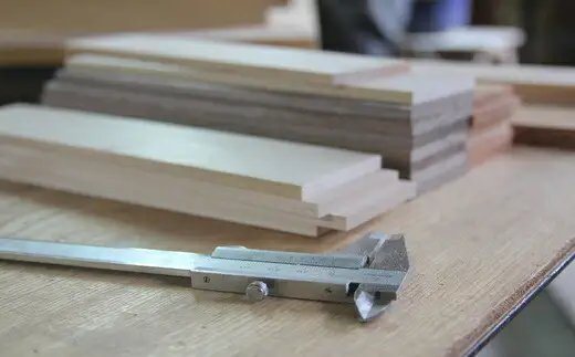 スリ漆ケヤキ尺三寸木鉢【尺三寸木鉢 ケヤキ材 直径38.5cm×11.5cm 日本のケヤキ 手作り 工芸品 透漆塗り 国産天然木 おしゃれ プレゼント 記念 お祝い コネ鉢  そば 神奈川県 小田原市 木鉢 木鉢】