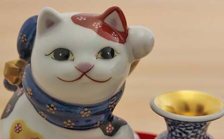 源右衛門窯 染錦結び梅地紋 猫置物 梅 ねこ ネコ 有田焼 A150-64