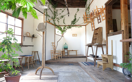 【踏み台】2段 手作り木製 片手ハンドル付き【Ojn Handmade Hut】 | 踏み台 新潟県 出雲崎町