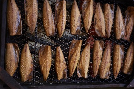 a21-073　鮭とさばの手火山燻製セット