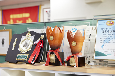 近江牛 特選 すき焼き 500g 4等級以上 未経産雌牛 ロース 肩ロース 森三商会 GM02W 【 近江牛 】 牛肉