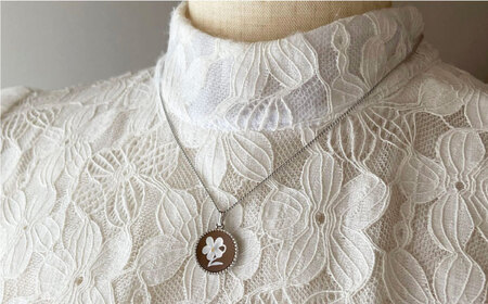 ＜ROUND＞スミレシルバーペンダント ブラウン/ アクセサリー 装飾品 ブローチ ペンダント カメオ アンティーク レトロ / 瀬戸市 / 陶華 [BBCD004]
