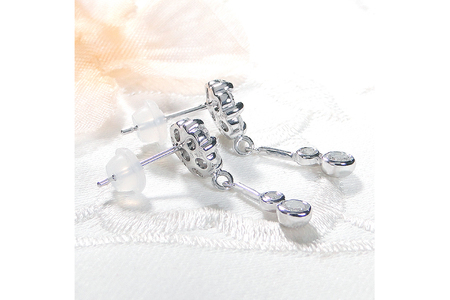 ピアス K18WG ホワイトゴールド ダイヤモンド 【0.9ct】フラワー 花 揺れるピアス 振り子 スタッドピアス 【f232-k18wg】 [株式会社オーダーメイドジュエリーメイ 山梨県 韮崎市 20743767] ピアス アクセサリー アクセ ジュエリー