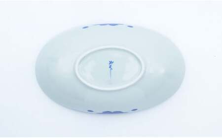 有田焼 見込牡丹 楕円ボール 大【まるぶん】食器 器 うつわ 磁器 陶磁器 楕円 皿 ボウル カレー皿 パスタ皿 おしゃれ かわいい 白 青 手描き 食洗機対応 電子レンジ対応 A18-257