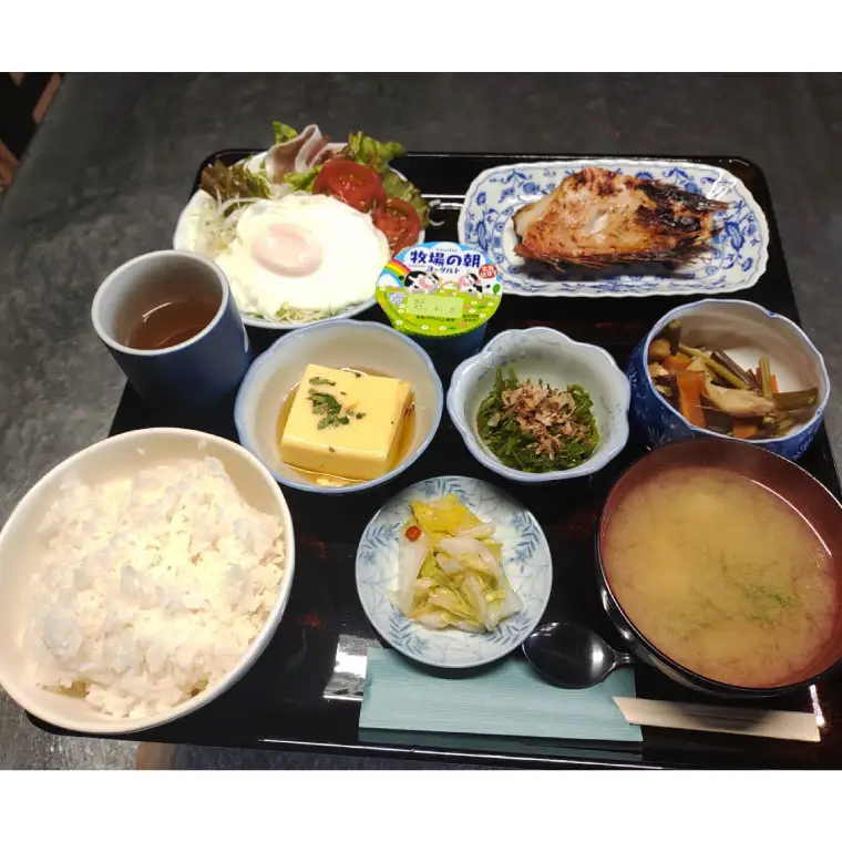 【本野旅館】紫波町 昭和レトロ 日本の伝統的 宿泊施設 宿泊チケット【朝食付】 (EB002) 昭和レトロな雰囲気を醸し出す日本の伝統的な宿泊施設