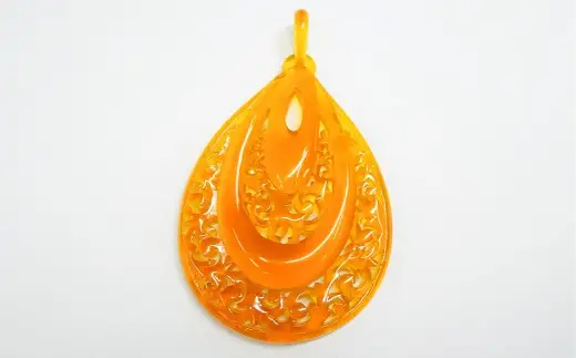 【7営業日以内発送】【本べっ甲】ペンダントトップ (唐草彫り) ／ アクセサリー トップのみ 鼈甲 べっ甲 唐草模様 雫型 長崎県 長崎市