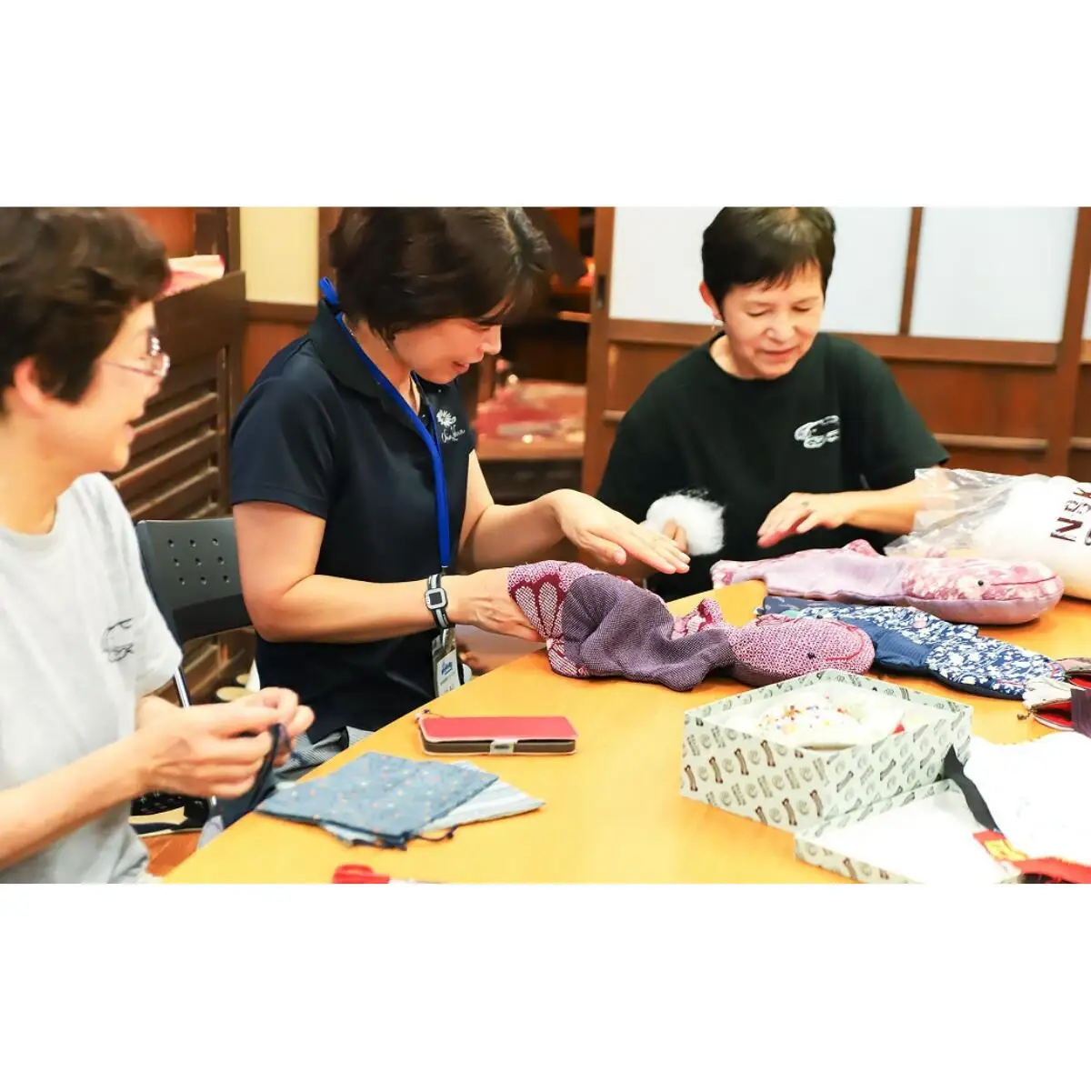 オオサンショウウオ 抱き枕（中） 寝具枕まくら抱きまくら サンショウウオ かわいい 着物 はぎれ 手作り 兵庫県 朝来市 AS30B26