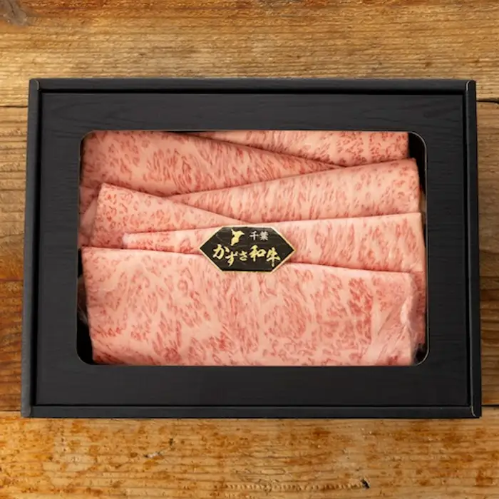 【高梨牧場】すき焼き・しゃぶしゃぶに！A５ランク『かずさ和牛（黒毛和牛）』薄切り肩ロース 300g　[0016-0019]