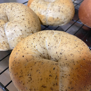 [ふわもちベーグル] 乳製品不使用セット4種 (プレーン3個・黒糖3個・全粒粉3個・紅茶3個) [1650]