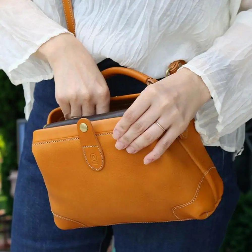 ＜カラー選択可能＞口枠ショルダーバッグ【福岡市内製造】 キャメル