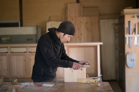 カッティングボード「ハゴイタ」 カッティングボード まな板 羽子板型 ハゴイタ 北杜市産栗材使用 自然塗料仕上 天然木 無垢材 1点物 キッチン用品 ギフト 贈り物 やまのかみ木工所 山梨県 北杜市 [h016]