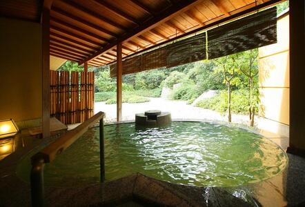 【茶寮宗園】1泊2食付 ペア宿泊券《【離れ・泰山】露天風呂付和室15畳+10畳》