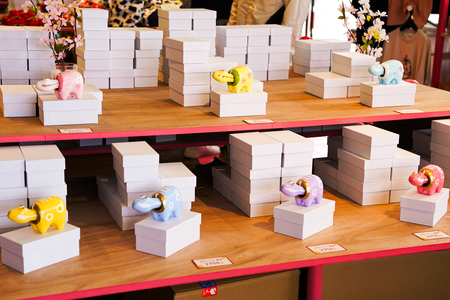 ラーメンベコ｜赤ベコ アカベコ あかべこ 郷土玩具 会津 会津若松 お守り 魔除け 飾り物 ギフト 贈答 プレゼント 幸運 牛 [0841]