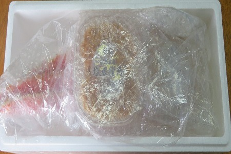 ボイルたらばがに脚1肩(800g)、塩水うに60～80g×2P D-59041
