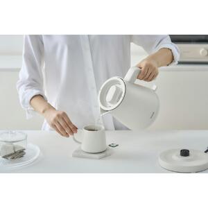 電気ケトル 0.8L アイリスオーヤマ 家電 電化製品 キッチン家電 転倒湯漏れ防止 簡単操作 空焚き防止 ステンレス おしゃれ 　 ひとり暮らし 　 　 　 IBKT-800-W オフホワイト