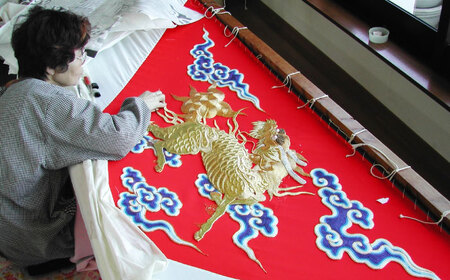 額装用 日本刺繍 「花かご」台生地「金」×額装「ゴールド」[AEBR008]