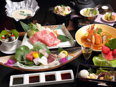 「別棟」ペットと泊まれるケージ付和室(小型のみ)【ペアご宿泊プラン】華 / 宿泊券 宿泊チケット 一泊二日 和歌山 紀南 南紀 食事付き 観光 バイキング 会席 【iki105】 