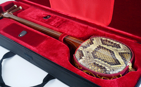 三線　「屋良三線屋」の沖縄産クロユシギ三線