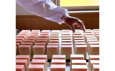 【 小豆島 】 黒ごま 塩オリーブ 石鹸 【ハチミツ配合】3個セット 美容 保湿 素肌 敏感肌 キメ細やか 泡 毛穴 せっけん エキストラバージン オリーブ オイル はちみつ 蜂蜜 ハチミツ 黒ゴマ 黒胡麻 香川 香川県 土庄 土庄町