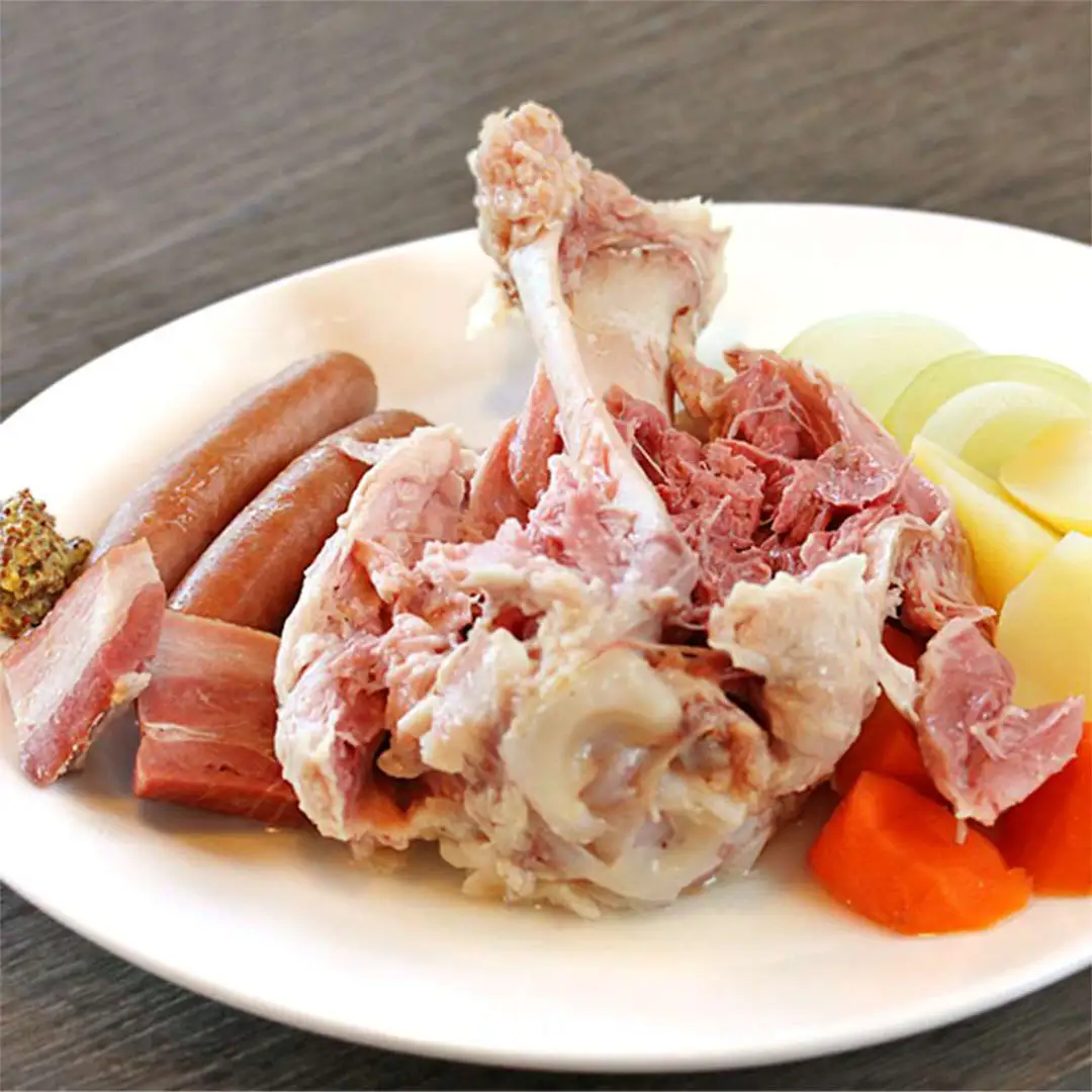 筑波ハム アイスバイン 700g 豚すね肉 『常陸の輝き』 茨城県産 ブランド豚 銘柄豚 ( 茨城県共通返礼品 ) 豚 肉 お肉 ドイツ料理 温めるだけ 湯せん [EN013sa]