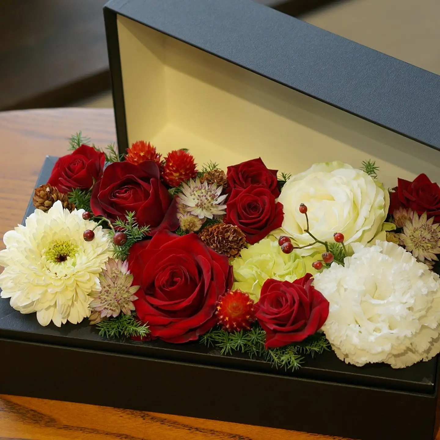 季節の生花のフラワーボックス：B160-019