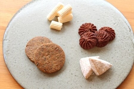 【INFINI】アソルティモン・プティ（ネイビー缶） スイーツ 洋菓子 焼き菓子 詰め合わせ サブレ メレンゲ クッキー缶 お菓子 人気 贈り物 ギフト プレゼント_0004-005-se4