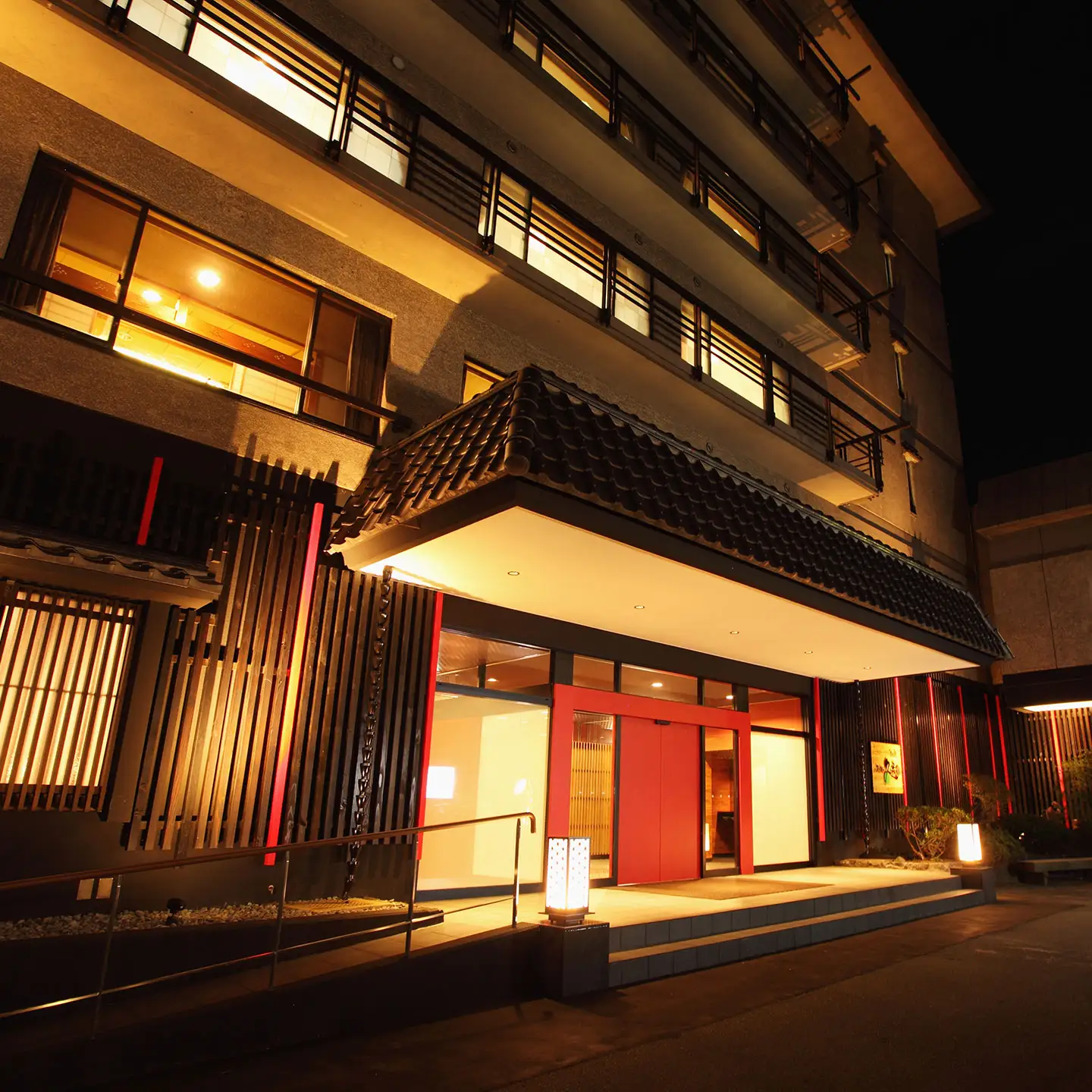 あつみ温泉　高見屋別邸久遠　ペア宿泊券（1泊2食付）【詣でる つかる 頂きます】（山形県鶴岡市）歴史ある出羽の名湯 源泉かけ流し 山形牛のすき焼き会席 モダニズム×日本庭園 | 和食 東北 庄内 記念日 誕生日プレゼント 夫婦旅行 カップル 