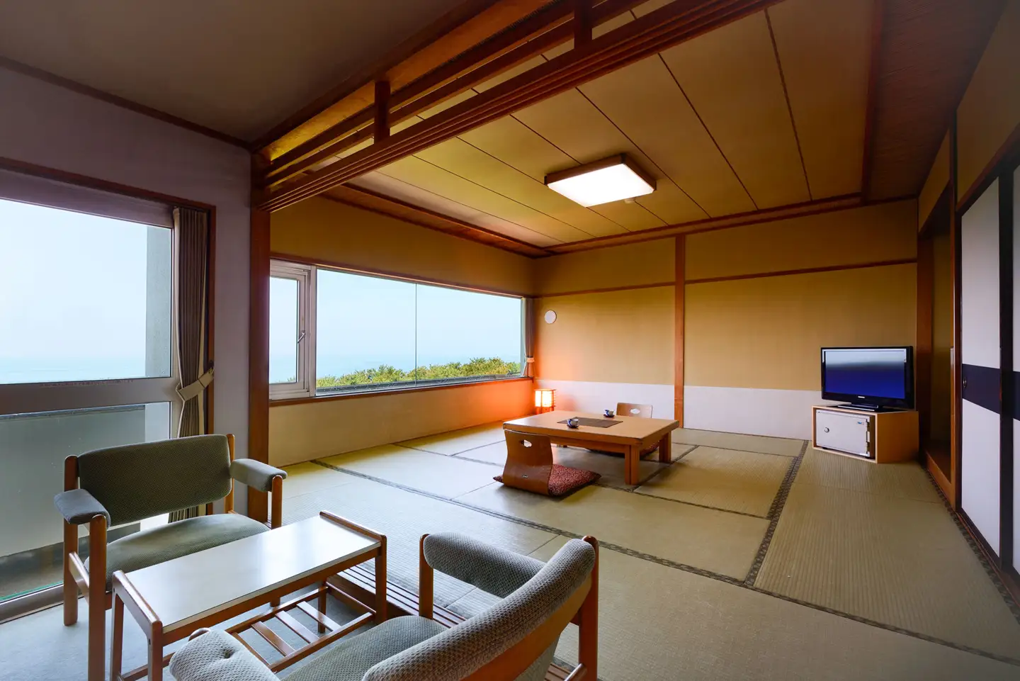 湯野浜温泉　華夕美日本海　ペア宿泊券（1泊2食付）【詣でる つかる 頂きます】（山形県鶴岡市） 「出来たて」にこだわりが詰まったライブキッチン 全室オーシャンビュー | 山形 庄内 東北 日本海 観光 旅行 夫婦 カップル