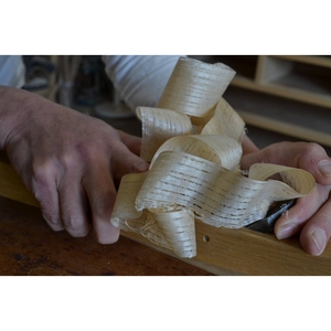 スツール どっこいしょ 椅子 引出し無し 桐のイス 初音の家具 お仏壇の前 座敷椅子 軽い椅子 小さい椅子 軽い コンパクト 持ち運び 高齢者 和室 玄関 日本製 木製 木 桐 完成品 インテリア 家具 伝統工芸 伝統工芸品 工芸 工芸品 大阪府 岸和田市