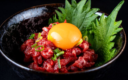 【全6回定期便】赤身馬刺し・馬肉さくらユッケ セット 赤身馬刺し 約100g×2パック 馬肉さくらユッケ 約50g×3パック 計350g 赤身馬刺し 熊本県 ユッケ [AYBV025]