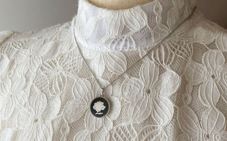 ＜ROUND＞シルバーペンダント　薔薇 ブラック / ペンダント ネックレス アクセサリー ギフト 贈り物 / 瀬戸市 / 陶華[BBCD019]