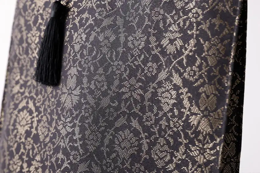 【伊と幸】《白生地の老舗が贈る》絹のフォーマルサブバッグ（墨黒）