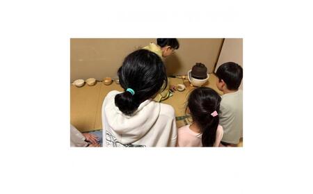 日本の伝統文化、本物の茶道を体験しませんか。裏千家認定講師と子どもたちと共に、一期一会のひとときを。 AOA0001