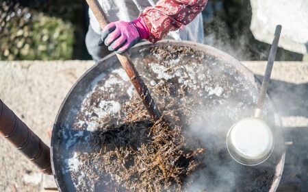 【2026年3月中旬以降順次配送】薪炊き 鉄釜ひじき 40g×5袋 計200g 愛媛県佐田岬産 ※離島への配送不可 IKTAL001 | ひじき