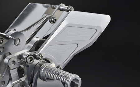 モンキー125（JB02/JB03/JB05）3P バックステップ　シルバー / カスタム カスタムパーツ バイクカスタム モンキー125 ツーリング パーツ Gクラフト 亀山市/有限会社ギルドデザイン [AMAA030]