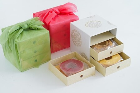 ココトモBOX (ソフトバウム 白米 1個＆ハードバウム 玄米一山 1個＆贅沢バウム ウイングいちご 1個) 自家製生米粉100%のしっとりバウムクーヘンが人気 CA-03 [0527]
