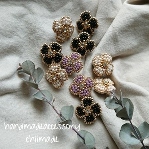 ビーズ 刺繍 お花 :ピアス 黒 ジュエリー アクセサリー chiimade