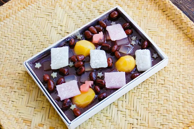 【うさぎや星が夜空に浮かぶ“進化系ネオ和菓子”】夏の夜空に見立てた“あんみつ風“水羊羹「天の川」 創業昭和10年 小田原 伊勢屋〈出荷時期:2025年6月15日～2025年8月31日〉【 和菓子店 神奈川県 小田原市 水羊羹 水羊羹】