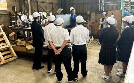 WAKAHAN（2段×3個セット） 地元の高校生が考案! 若戸大橋モチーフ ずっと使える鉄製ハンガー ワカハン 赤色 レッド 日用品 雑貨 日用雑貨 日本製 洗濯物 衣類 国産 福岡県 北九州市