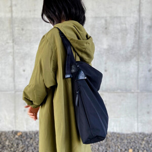 【無駄のないシンプルさ】大判ショルダーバッグ　UKIE　Super water repellent｜人気バッグ おすすめトート［ 無駄のないシンプル 大判ショルダーバッグ UKIE Super water repellent 撥水加工 軽量 バッグ トート 人気 おすすめ ギフト プレゼント お取り寄せ 通販 送料無料 ふるさと納税 ］