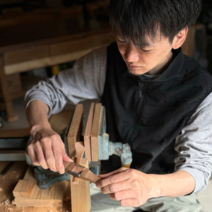 【幸光家具】指に優しい小盆・小トレー 安心の日本製 国産材 阿蘇小国杉 杉の香り 杉の温もり 杉の肌触り 木製 手仕事 お盆 トレー 一等材 家具職人 手鉋仕上げ ハンドメイド インテリア 五感に響くデザイン 匠の技 幸光家具