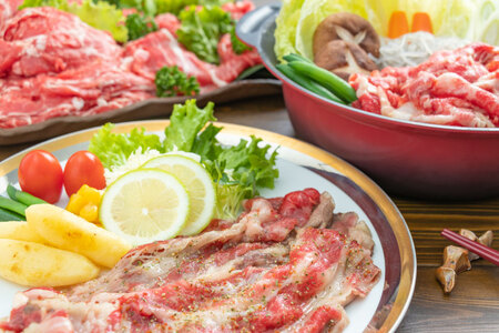CD156 長崎県産牛すき焼き肉 900g[ 牛肉 牛 肉 赤身 すき焼き すきやき しゃぶしゃぶ スライス 小分け パック 国産牛 ビーフ 肉のたかまつ 長崎県 島原市 ]
