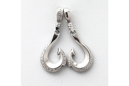 ハワイアン ネックレス プラチナ PT900 ダイヤモンド 0.06ct フィッシュフック ペンダント 釣り針 リバーシブル 【f067-pt】 [オーダーメイドジュエリーメイ 山梨県 韮崎市 20745087]