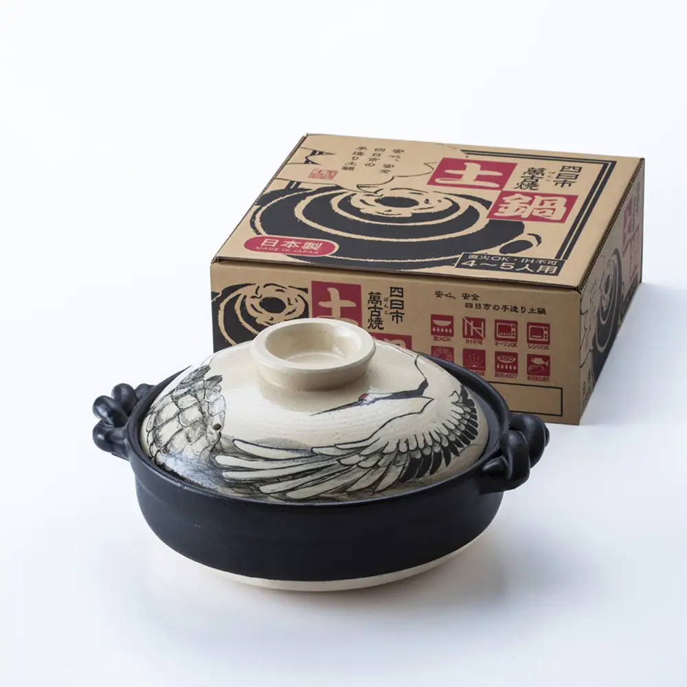 【萬古焼(ばんこやき)】暮らしの美術品 絵付けアーティストの個性が光るHandmade土鍋。絵付けART工房・平尾製陶 土鍋9号「鶴と亀」【手描き 土鍋 ハンドメイド アート デザイン 鍋  家庭用 4人用 4人前 家族 冬 煮込み 手芸 工芸 三重県 四日市市 ふるさと納税】