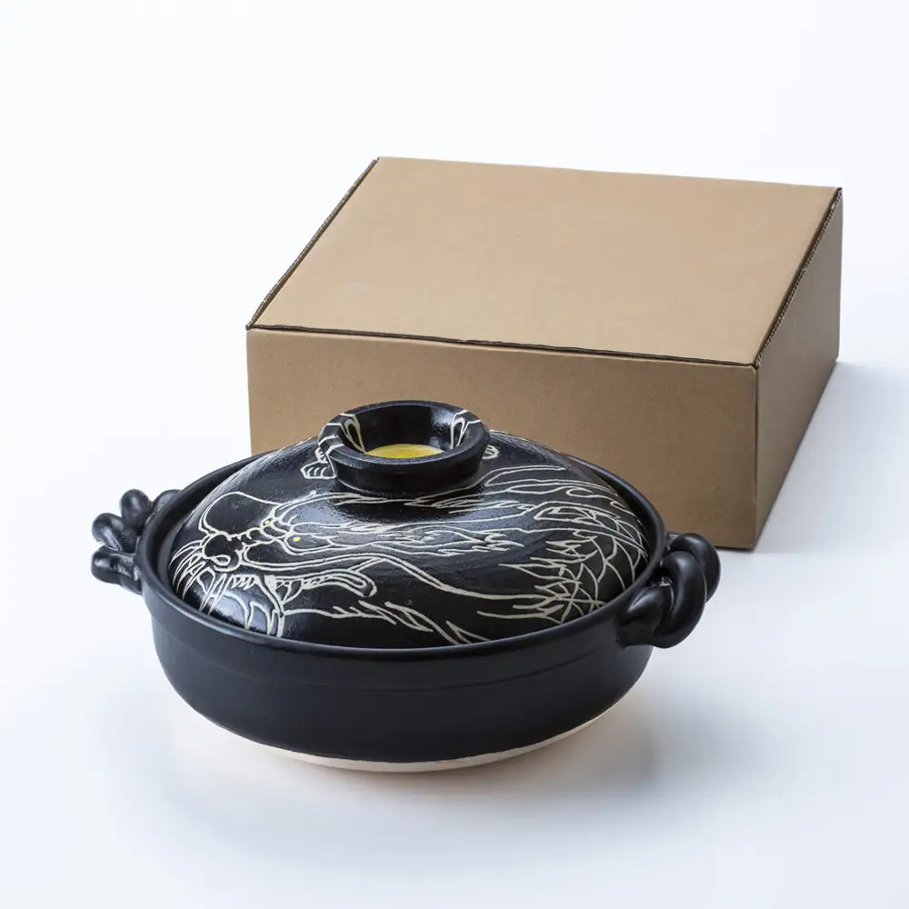 【萬古焼(ばんこやき)】暮らしの美術品 絵付けアーティストの個性が光るHandmade土鍋。絵付けART工房・平尾製陶 9寸 破墨彩土鍋 「昇り竜」【手描き 土鍋 ハンドメイド アート デザイン 鍋  家庭用 4人用 4人前 家族 冬 煮込み 手芸 工芸 三重県 四日市市 ふるさと納税】