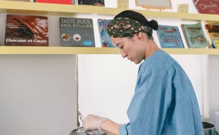 チョコレート SUNNY CHOCOLATE クラフトチョコレート【アソート缶 （3種 12枚入）+「豆 -Mame- /ピーナッツチョコレート」】 チョコ お菓子 落花生 アソート 墨田区 東京都