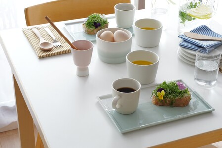 【Mustakivi】LONG PLATE SEIJI｜ ムスタキビ Mustakivi むすたきび MUSTAKIVI Marimekko マリメッコ デザイナー 砥部焼 北欧 キッチン 食器 食器 湯呑 皿 ティーカップ 石本藤雄 フィンランド おしゃれ ギフト プレゼント 贈り物 テーブルウェア 数量限定 人気 おすすめ 愛媛県 松山市 送料無料【IYT064】