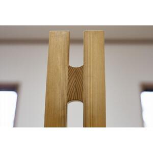 曲線が美しい。東京・八王子産の杉を使った「ダイニングチェア」