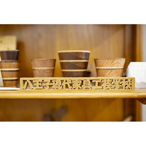 職人の技が光る。木目の美しい「年輪コースター」（ヒノキ）