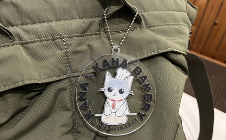 保護猫活動を応援！選べる アクリル チェーンホルダー パン捏ねバージョン